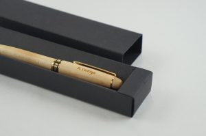 オリジナル　ペン　ボールペン　名入れ　名前入り　名前彫刻　レーザー　プレゼント　ギフト　就職祝い　お祝い　卒業祝い