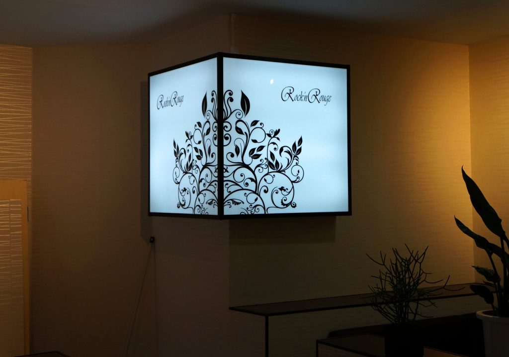 アクリルサイン　室内　アクリルプレート　オリジナル　イラスト　ロゴ　スナック　バー　おしゃれ　サイン　内照式　LED　