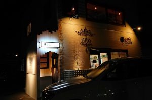 カフェ　towa　夜　電気　カフェ　towa　ボード　サイン　おしゃれ　かわいい　看板　喫茶店　デザイン　ハワイアンカフェ　